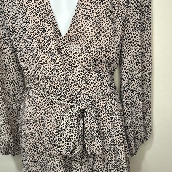 Wayf Women's Animal Print Long Sleeve V-Neck Belted Midi Wrap Dress Size XS - Picture 2 of 12